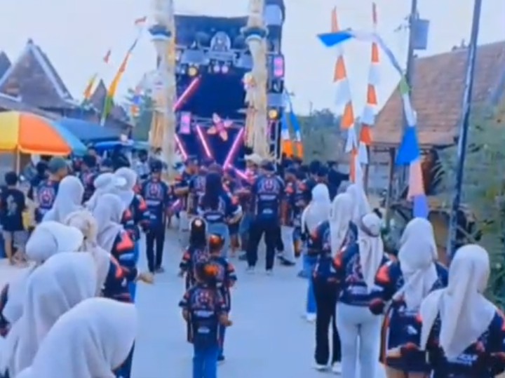 Carnaval  peringatan HUT RI 81 desa Cungkup 2026